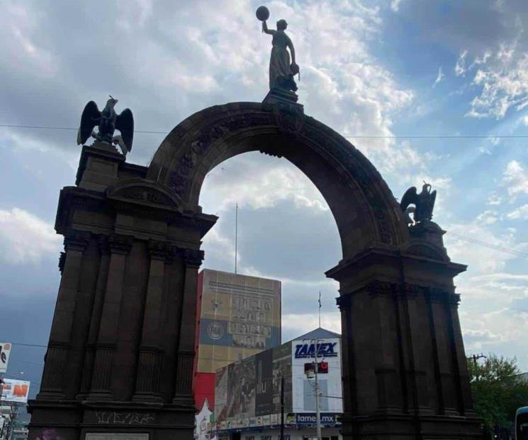 Aceleran trabajos en el Arco de Independencia