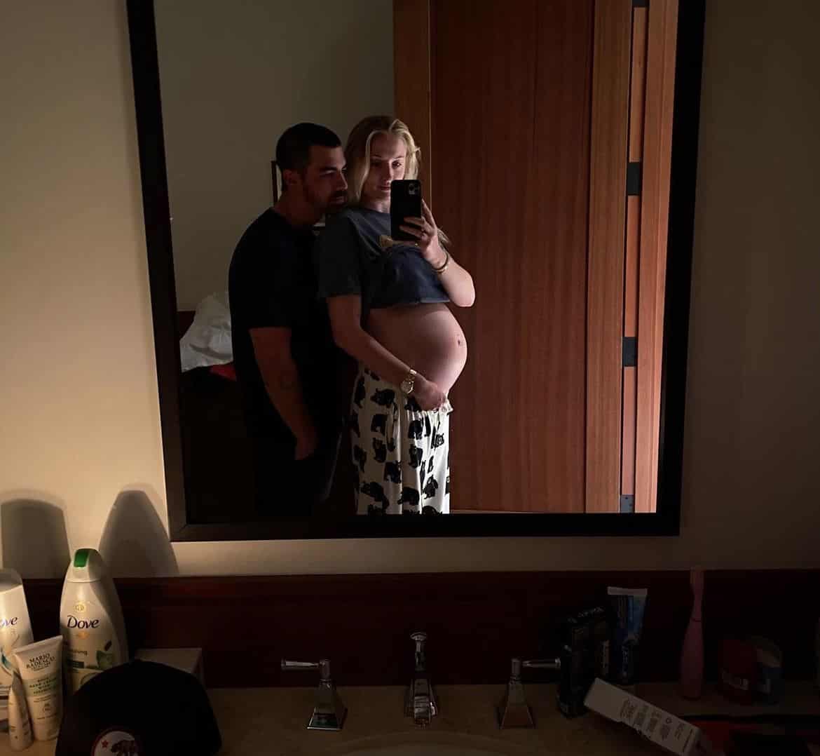 Su segundo embarazo ocurrió en el 2021, y la bebé nació este 2022, sin embargo, no se reveló su nombre