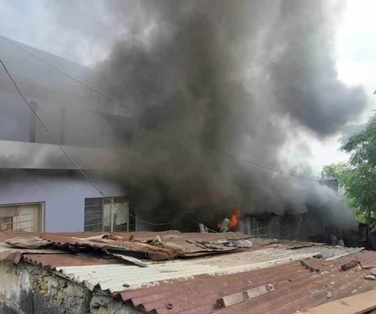 Evacuan a 7 personas por incendio en Colonia Independencia