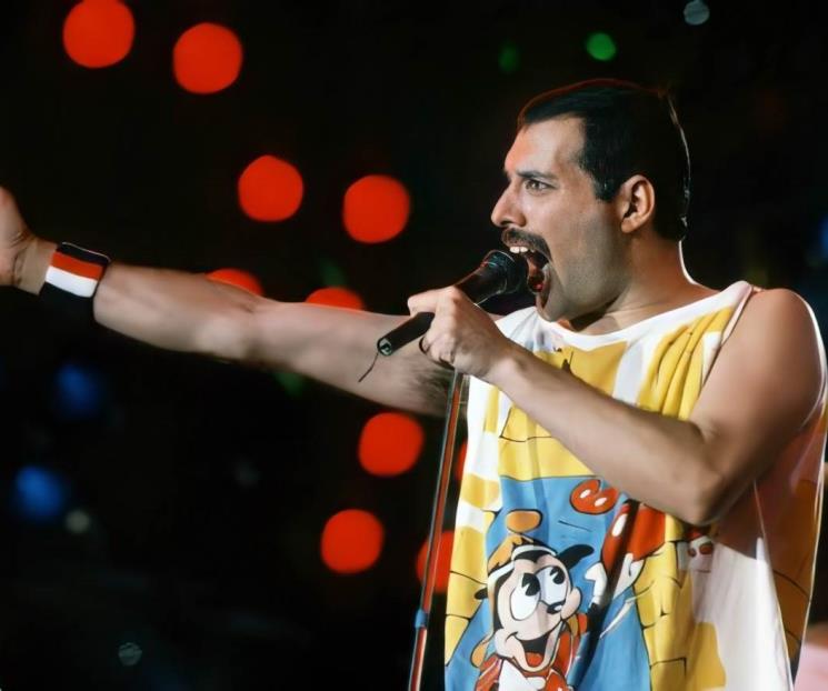 Realizan subasta histórica de objetos de Freddie Mercury