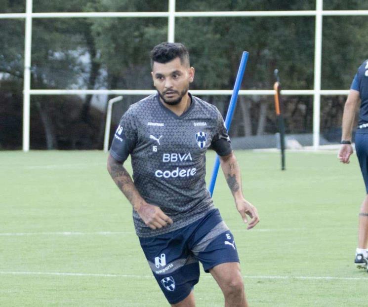 Tecatito Corona debutaría contra el club con el que empezó