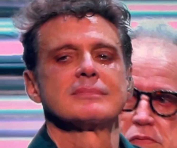 Luis Miguel llora durante su último concierto en Chile Luis Miguel llora durante su último concierto en Chile