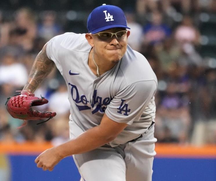 Julio Urías es colocado en licencia administrativa