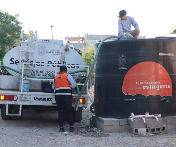 Activan más pipas para surtir tanques de agua en SC