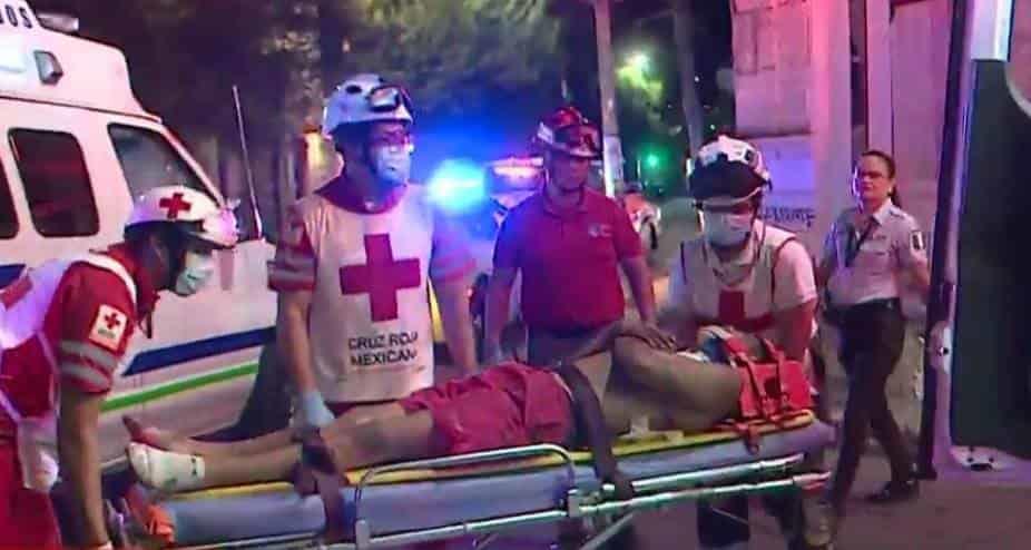 Duerme bajo camioneta y lo atropellan