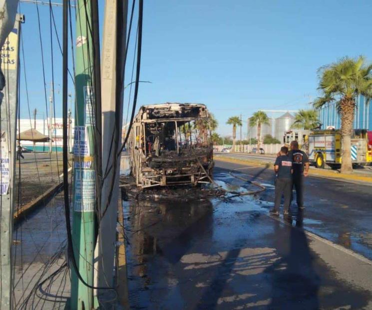 Consume fuego camión urbano en Guadalupe