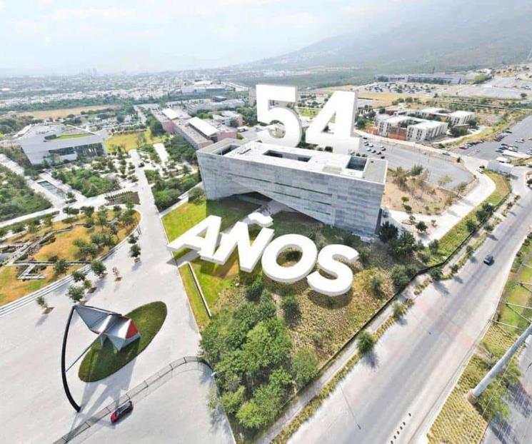 Celebra UDEM su aniversario número 54