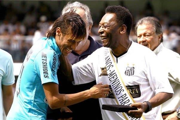 Felicita Pelé a Neymar
