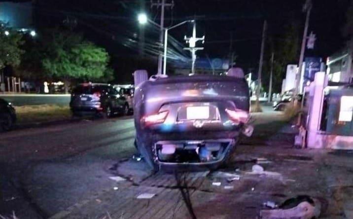 Vuelca auto y se da a la fuga al sur de Monterrey