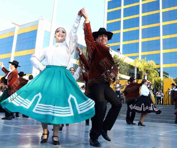 Difunden tradiciones y costumbres nacionales