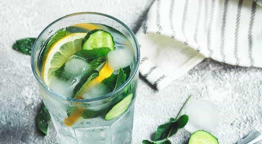 Dale la vuelta a la típica agua de limón con esta receta