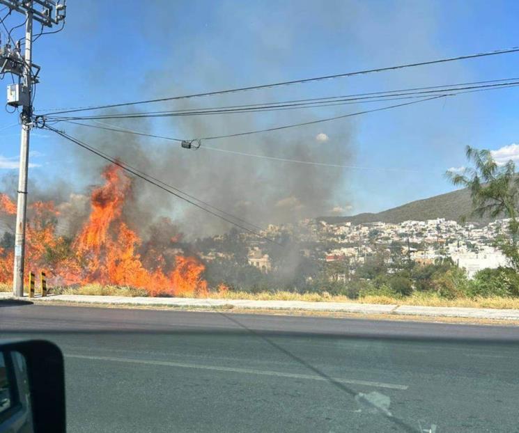 Se registran incendios en Río Santa Catarina y La Silla