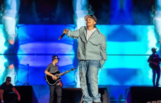 Abuchean a Yahritza y su Esencia en Festival Arre Abuchean a Yahritza y su Esencia en Festival Arre