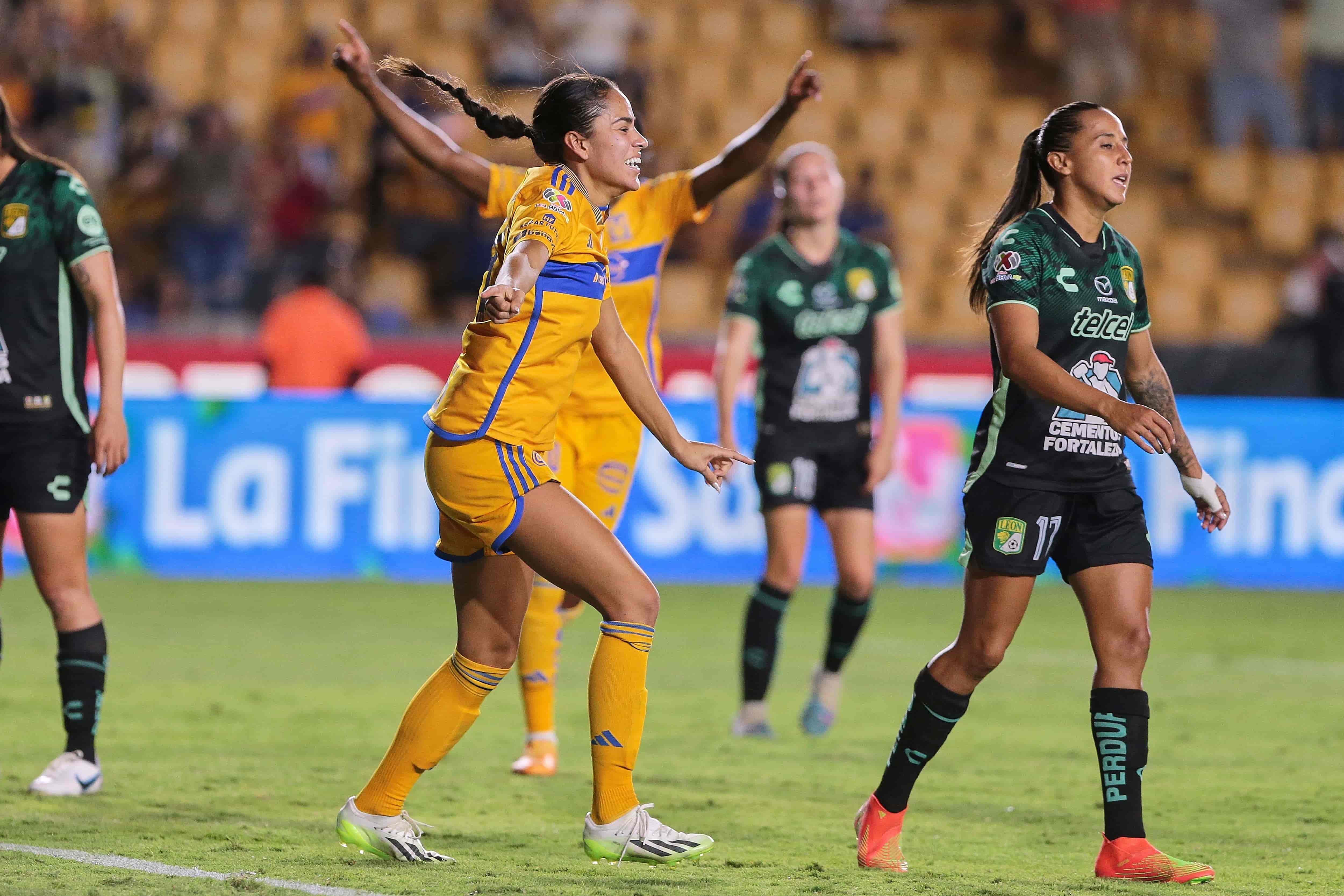 Maricarmen Reyes hace doblete.