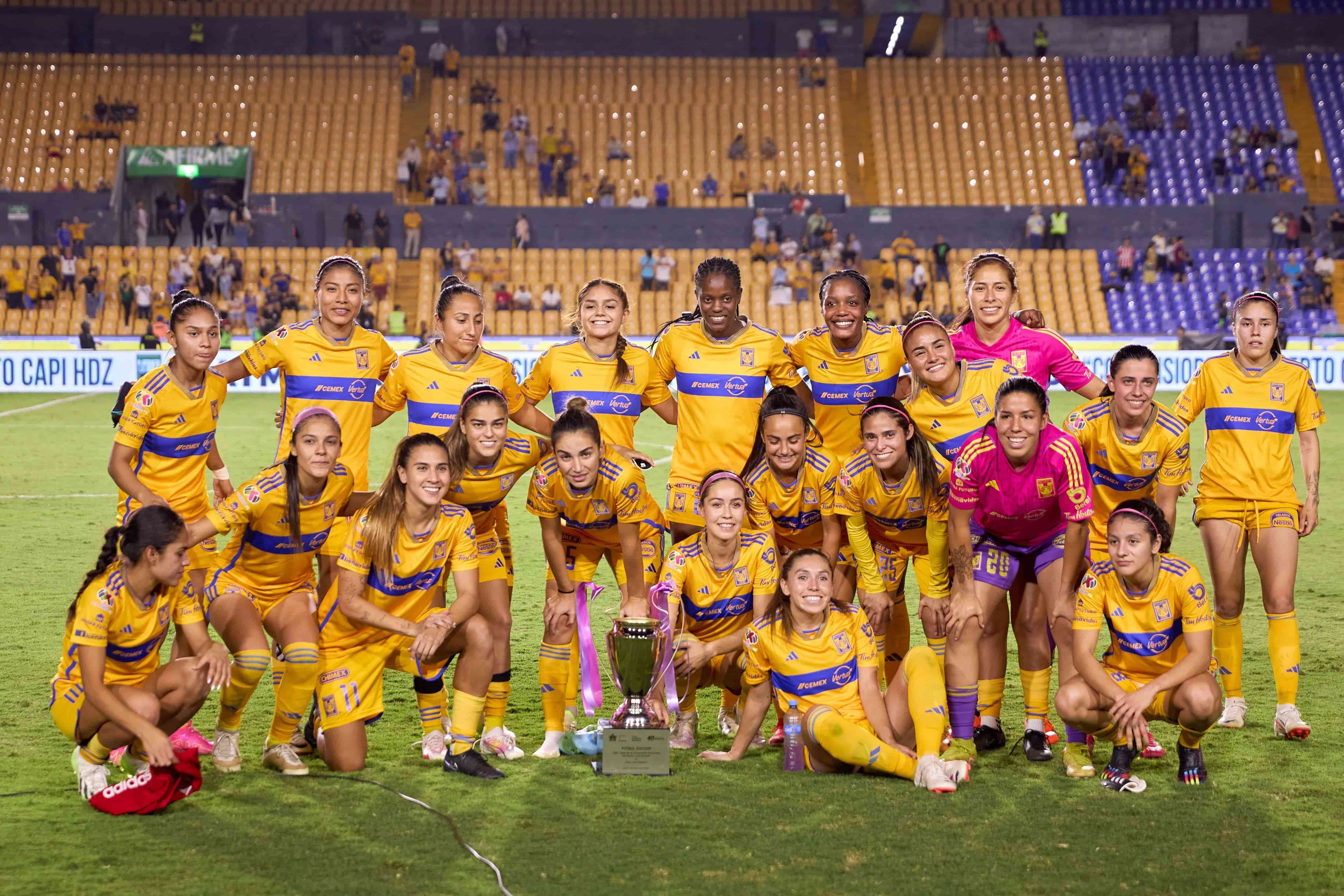 Felinas siguen invictas y líderes.