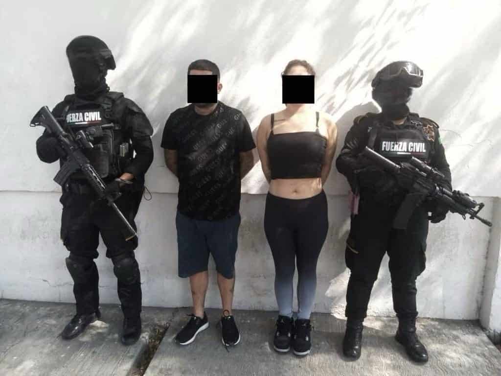 Elementos de Fuerza Civil capturaron a un hombre y una mujer, presuntos cómplices de un hombre detenido hace una semana en la Colonia Mirador de las Mitras, en la capital del Estado.