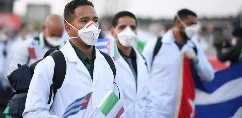 Zoé Robledo reconoce labor de médicos cubanos