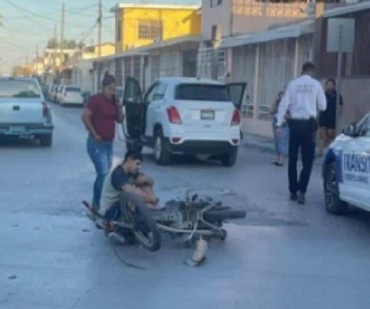 Choca en su moto y sale herido Choca en su moto y sale herido