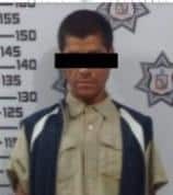 Tras ser vistos arrojando piedras a domicilios, dos jóvenes aparentemente intoxicados fueron detenidos por elementos de Seguridad Pública de Allende, y resultó que uno de ellos contaba con orden de aprehensión por delitos contra la salud.