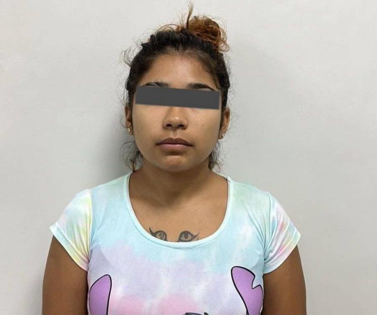 Detienen a mujer por homicidio