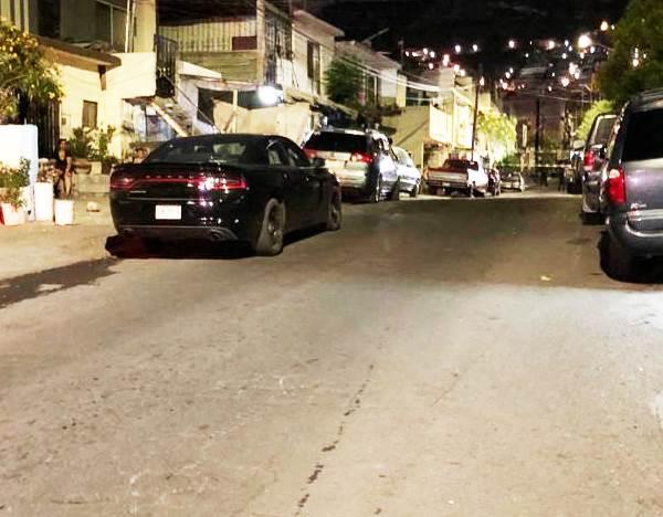 Balean a hombre y a mujer en barbería