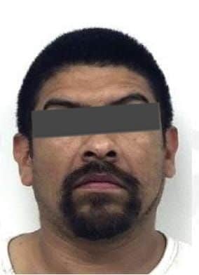 Elementos de la Agencia Estatal de Investigaciones, notificaron una orden de aprehensión, contra un sicario de la Delincuencia Organizada, que participo en la ejecución de dos policías preventivos del municipio de Zuazua, Nuevo León.
