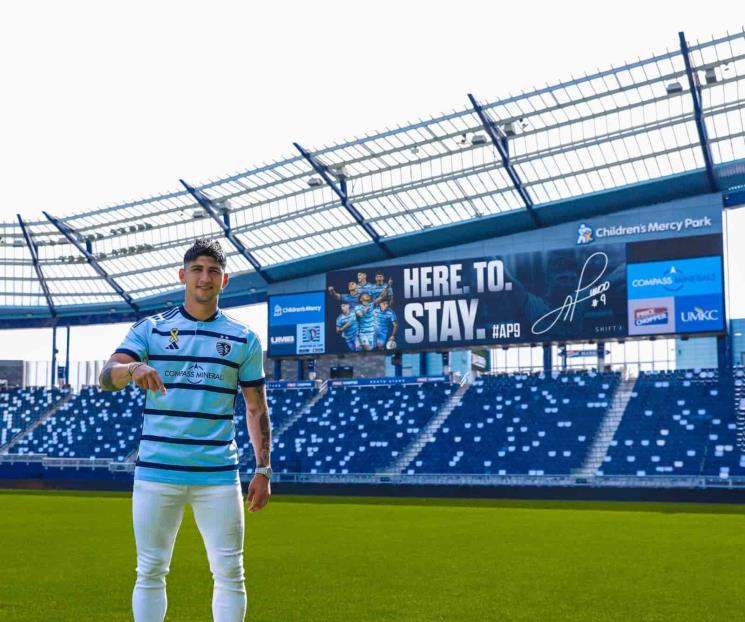 Renueva Alan Pulido con Sporting Kansas City de la MLS