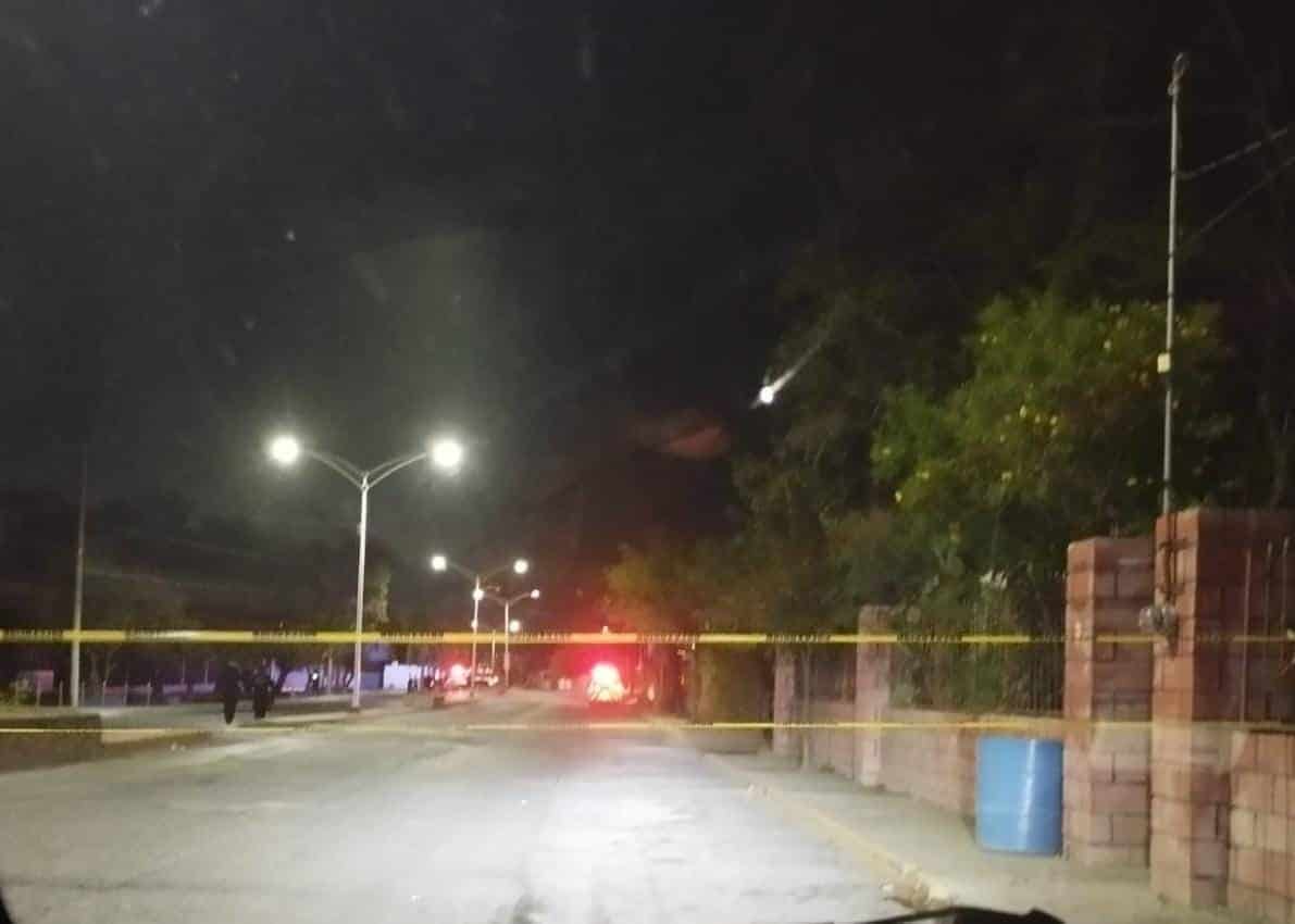 La ola de violencia no se detiene, ahora fue en el municipio de Hidalgo, Nuevo León, donde un hombre fue ejecutado frente al arco de bienvenida a esta localidad.