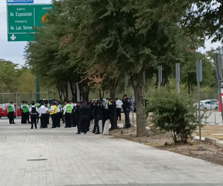 Refuerzan seguridad afuera del BBVA
