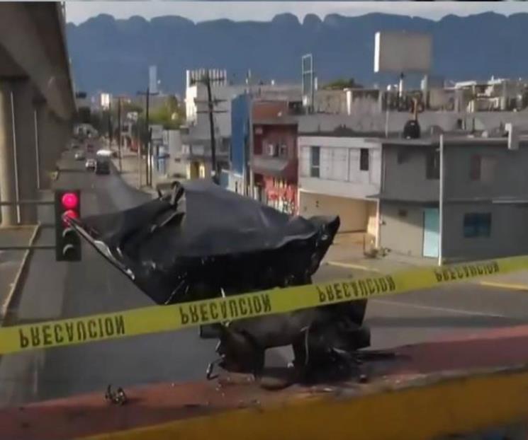 Se salva mujer de morir tras impactarse en puente