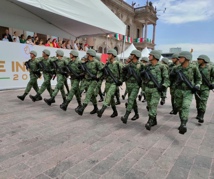 Disfrutan más de 240 mil de Desfile de Independencia en NL
