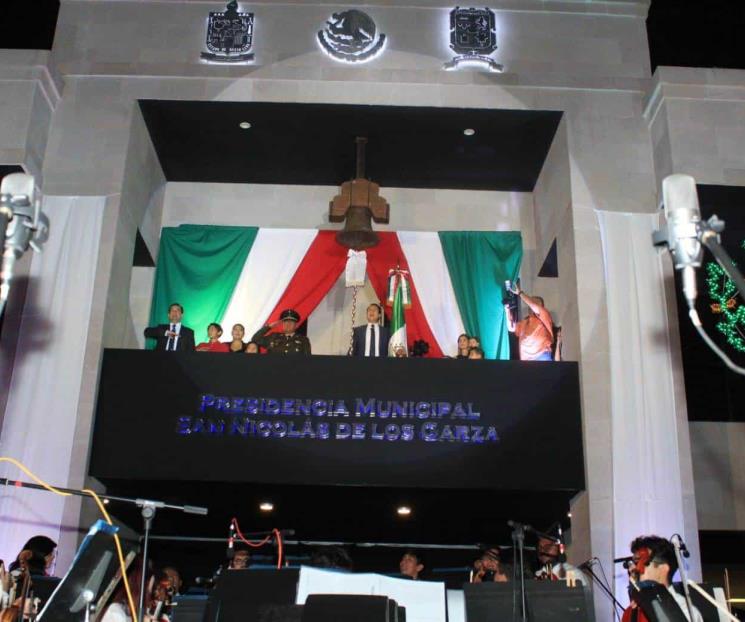 Gritan 9 mil nicolaítas ¡Viva México!