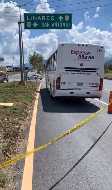 Roban camión de personal; los detienen