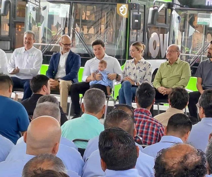 Entregan 250 nuevos camiones de pasajeros a San Pedro