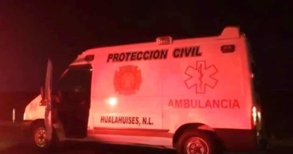 Derrapa moto y salen heridos