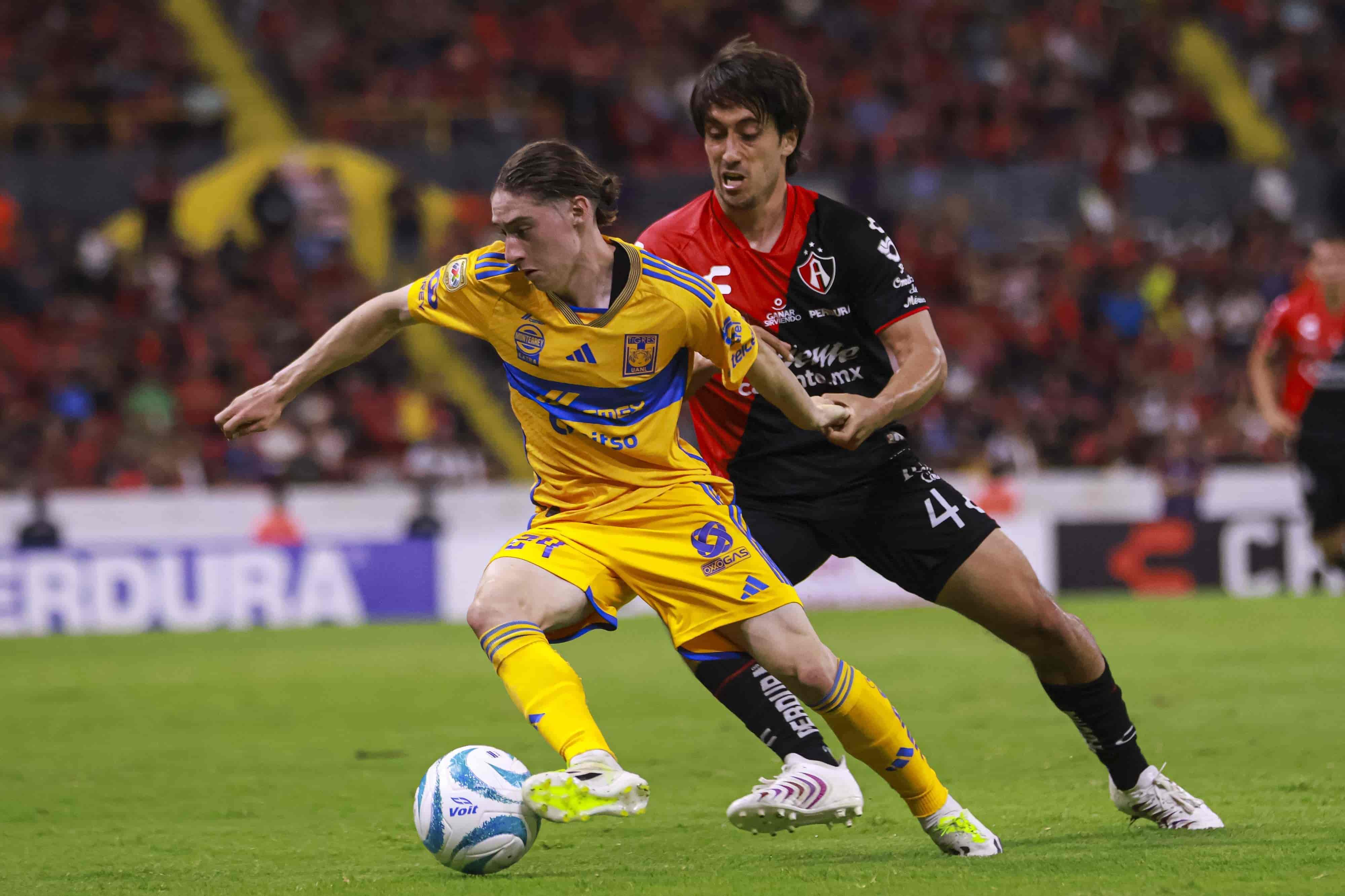 Marcelo Flores debuta como felino.