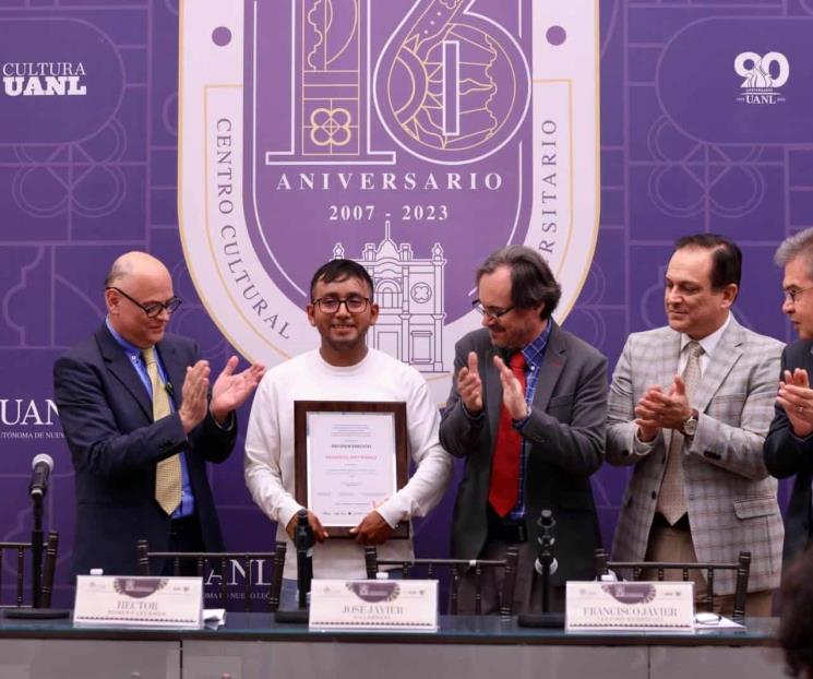 Dan Premio Minerva Margarita Villarreal a Luis Gutiérrez