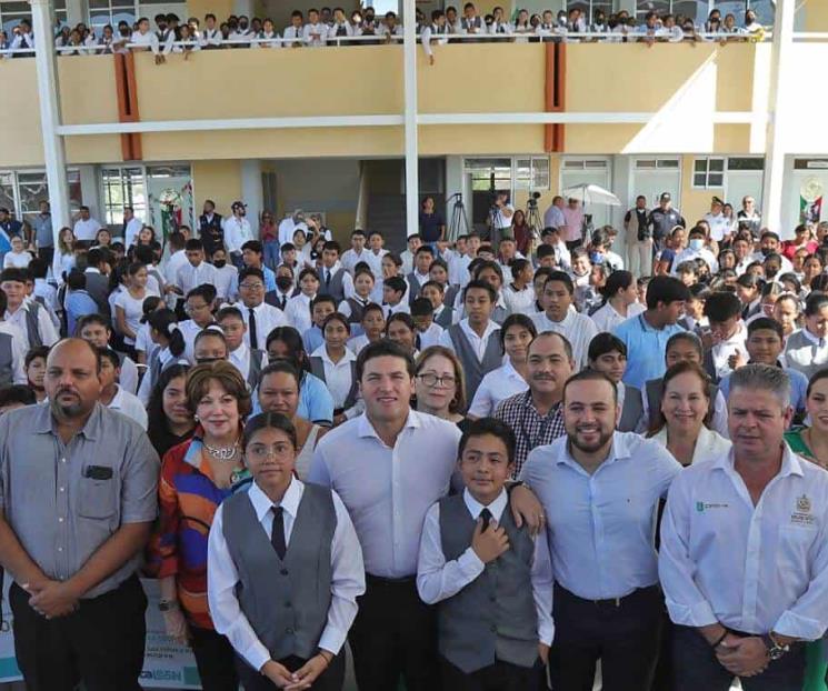 Entrega Samuel edificio para secundaria en Ciénega Flores Entrega Samuel edificio para secundaria en Ciénega Flores