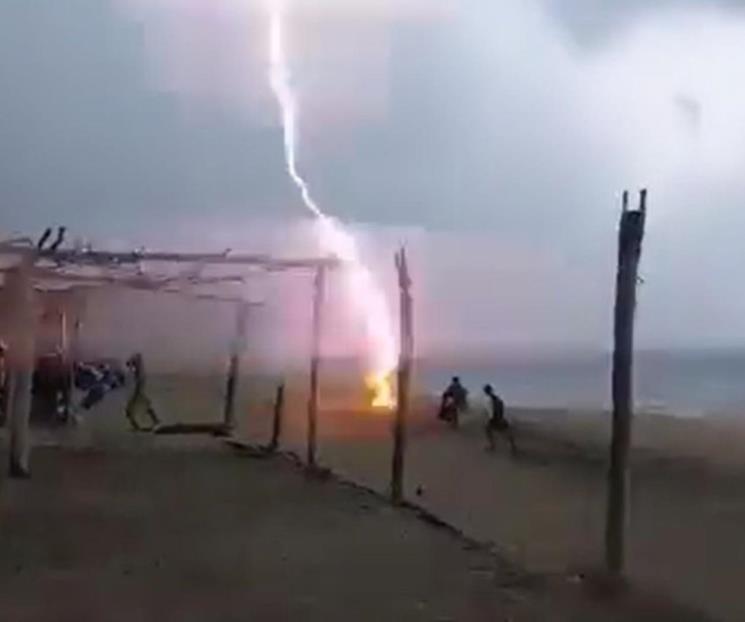 Dos personas mueren tras se alcanzadas por rayo en Michoacán