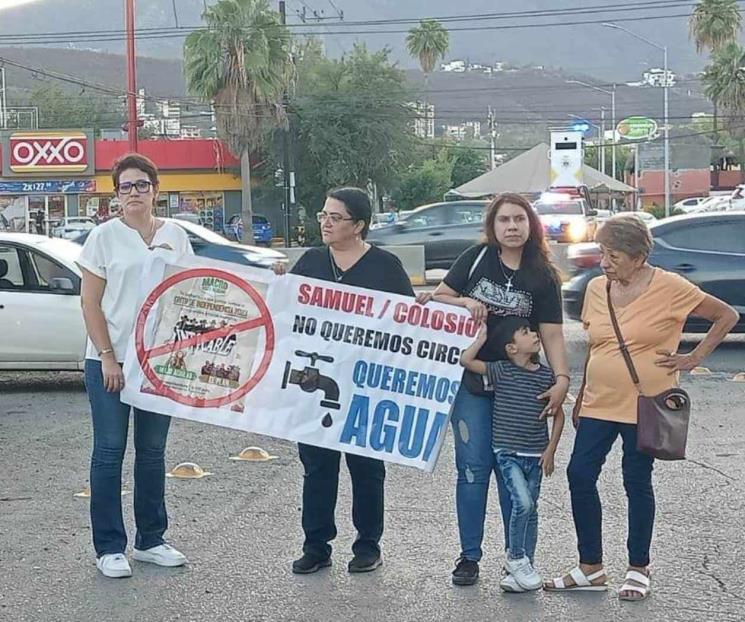 Vecinos cierran Gonzalitos por falta de agua