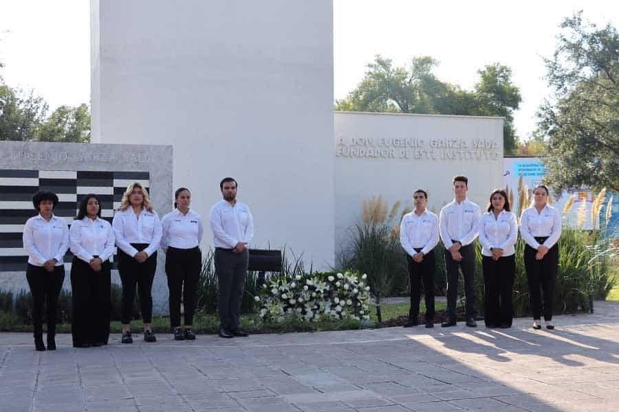 Estudiantes honran memoria de Eugenio Garza Sada
