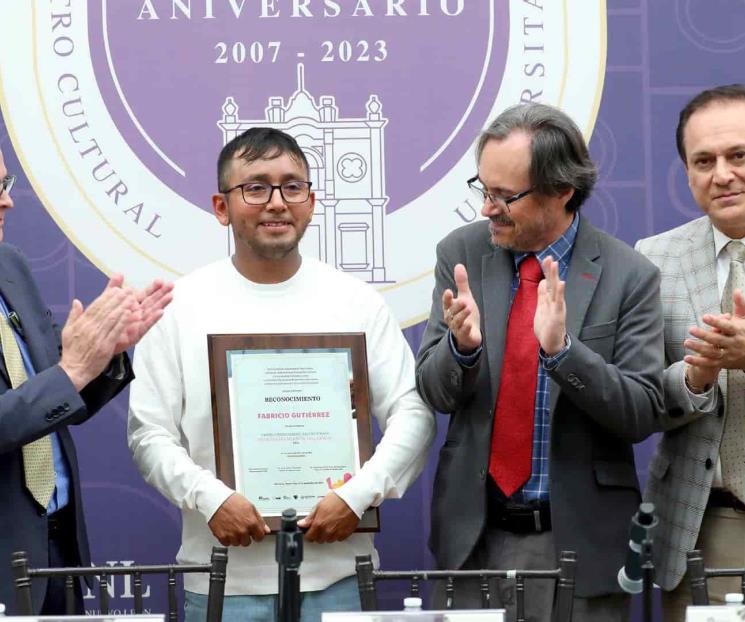Recibe Fabricio premio “Minerva Margarita Villarreal Recibe Fabricio premio “Minerva Margarita Villarreal