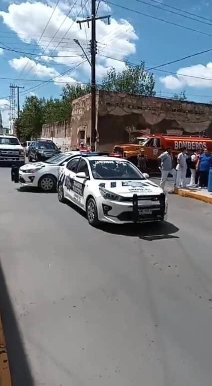 Estrella camioneta contra casa