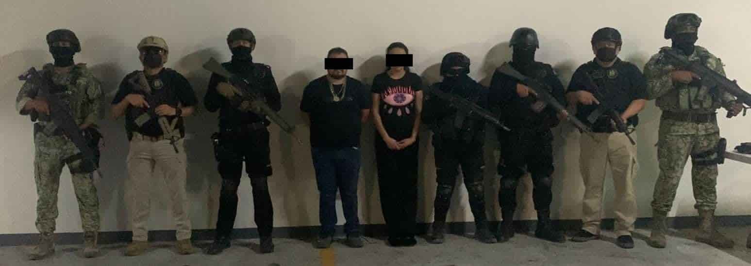 El presunto líder de un grupo delictivo con presencia nacional, fue detenido junto con una mujer que lo acompañaba por elementos de Fuerza Civil, Agencia Estatal de Investigaciones y el Ejército Mexicano, en el municipio de Salinas Victoria.
