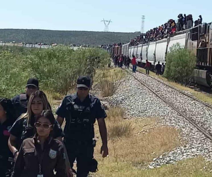 Por tránsito de migrantes en vías, frenan 60 trenes