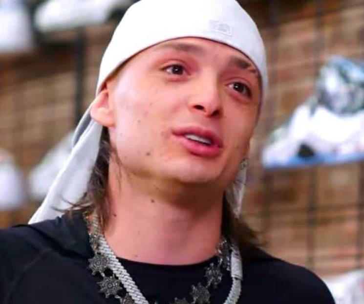 Peso Pluma gasta 30 mil dólares en tenis para todo su equipo