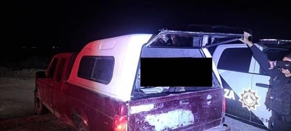 Detienen a dos polleros con 17 migrantes