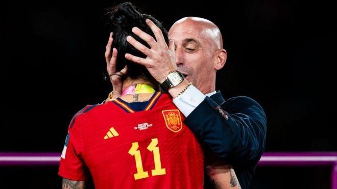 La mayor desgracia del futbol: FIFA sobre beso de Rubiales