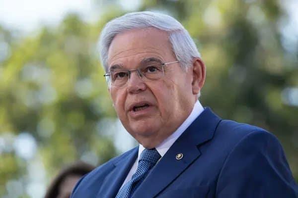 Acusan al senador Robert Menendez y a su esposa de soborno Acusan al senador Robert Menendez y a su esposa de soborno
