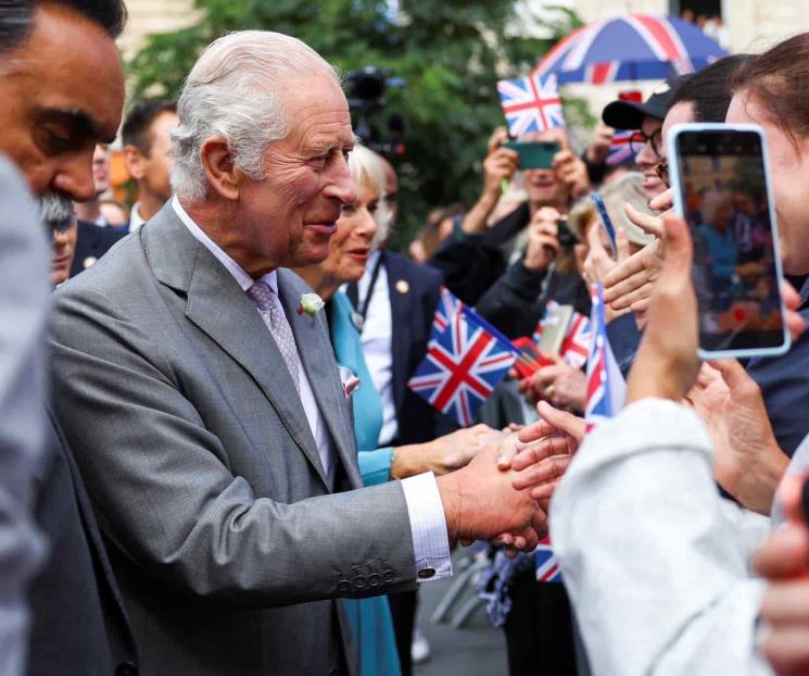Concluye el rey Carlos III su visita de Estado a Francia